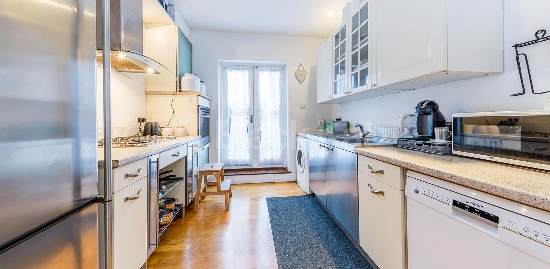 Spacious 1 bedroom flat to rent mins away from Regents Park Parkway, Camden